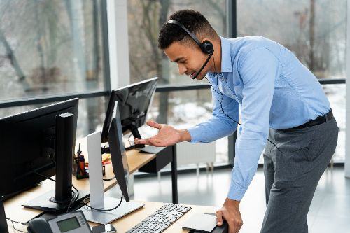 Male Help Desk Analyst